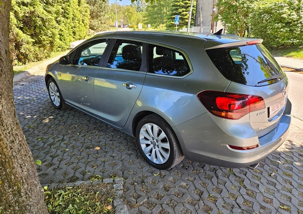 Opel Astra cena 25900 przebieg: 222000, rok produkcji 2012 z Zakroczym małe 562